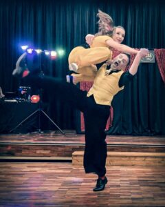 Acrobaties en lindy hop Ultra's Chicas