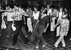Cours de danse disco dans les années 1970